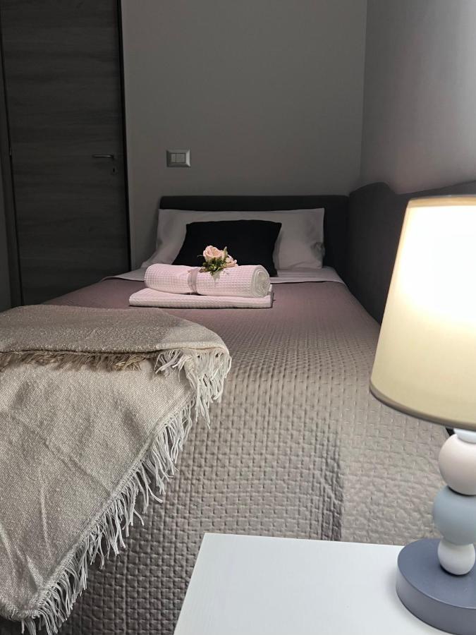 Appartement La Casa Di Ale 69 à Naples Extérieur photo